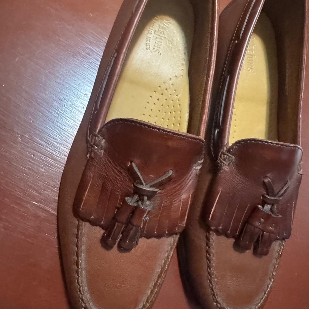 Bass Weejans Elegant Brown Leather Tassel Loafers for women